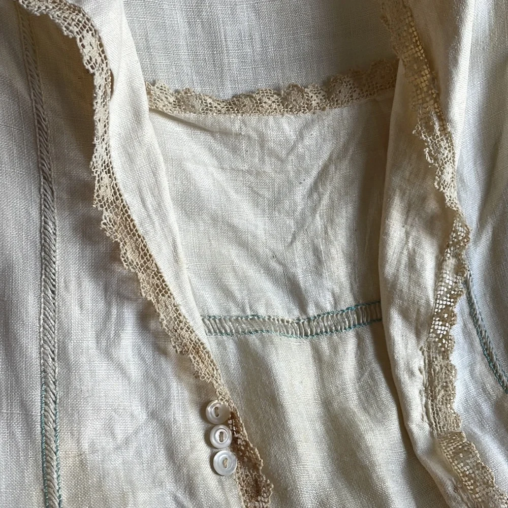 🕰️ Antique Nursing Gown with Padded Hanger